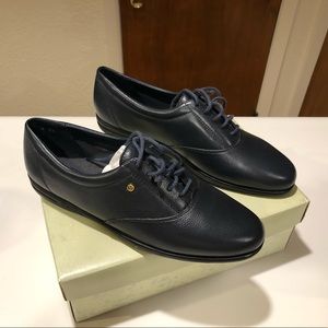 NEW Easy Spirit Motion Navy Leather Shoes Size 8 2A